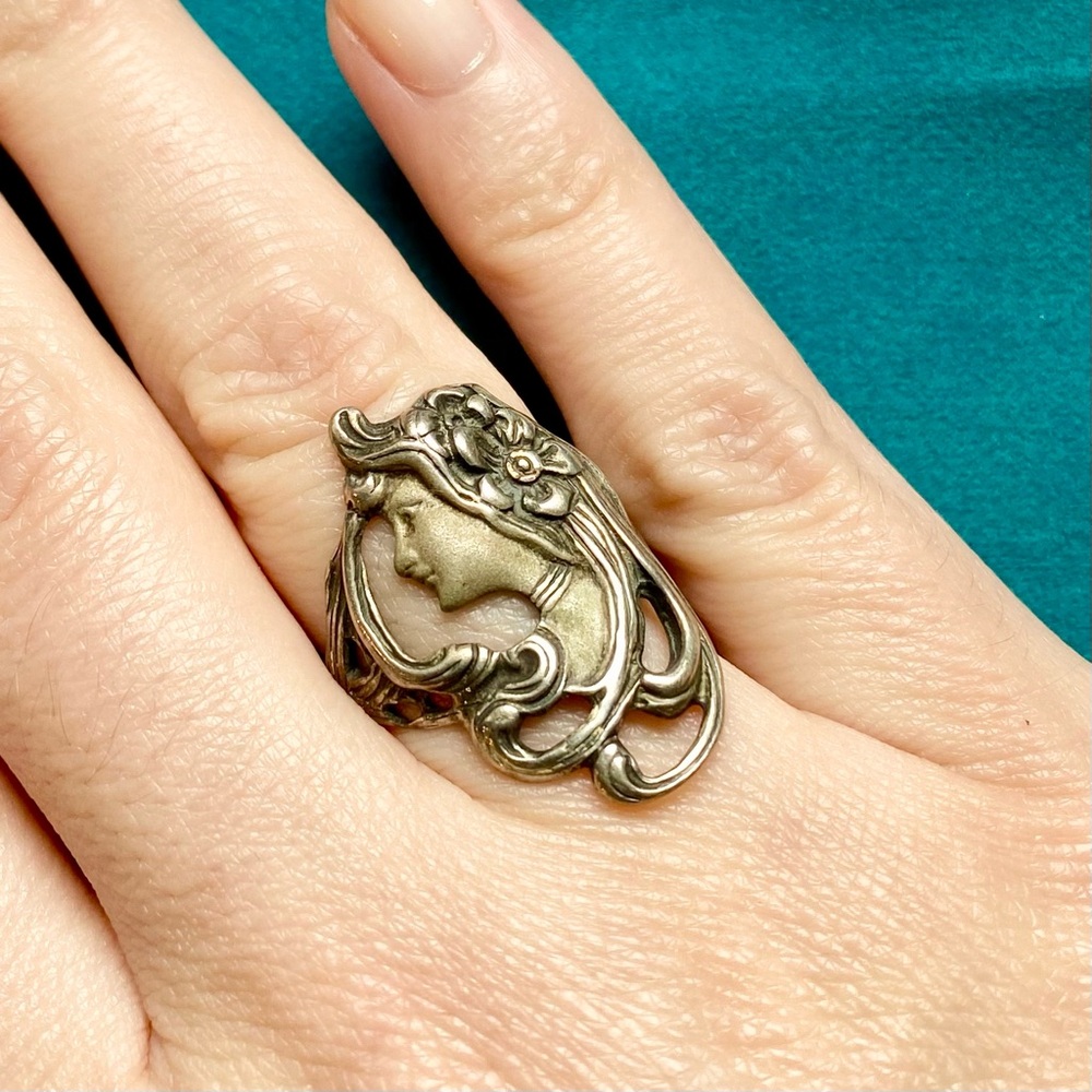 Art Nouveau Style Silver Cameo Ring